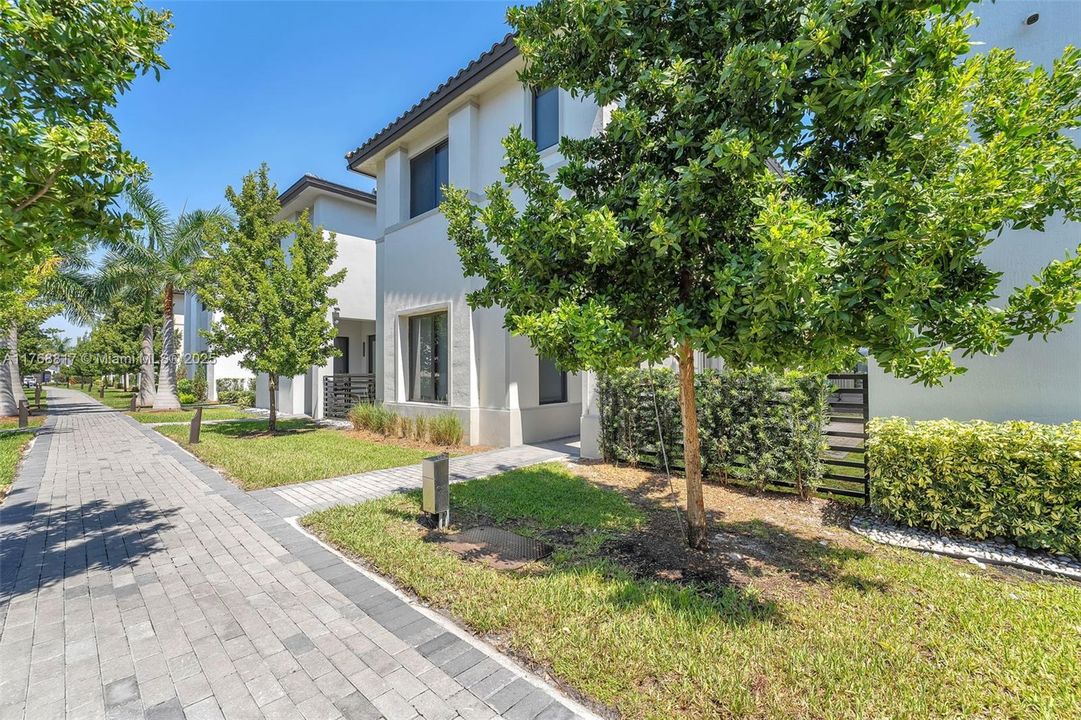 Recently Rented: $5,000 (4 beds, 3 baths, 2158 Square Feet)