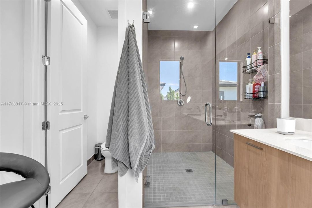 Recently Rented: $5,000 (4 beds, 3 baths, 2158 Square Feet)