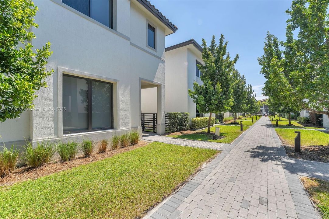 Recently Rented: $5,000 (4 beds, 3 baths, 2158 Square Feet)