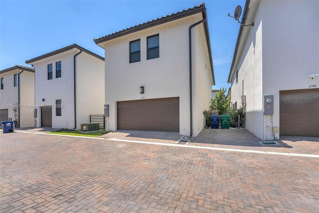 Recently Rented: $5,000 (4 beds, 3 baths, 2158 Square Feet)