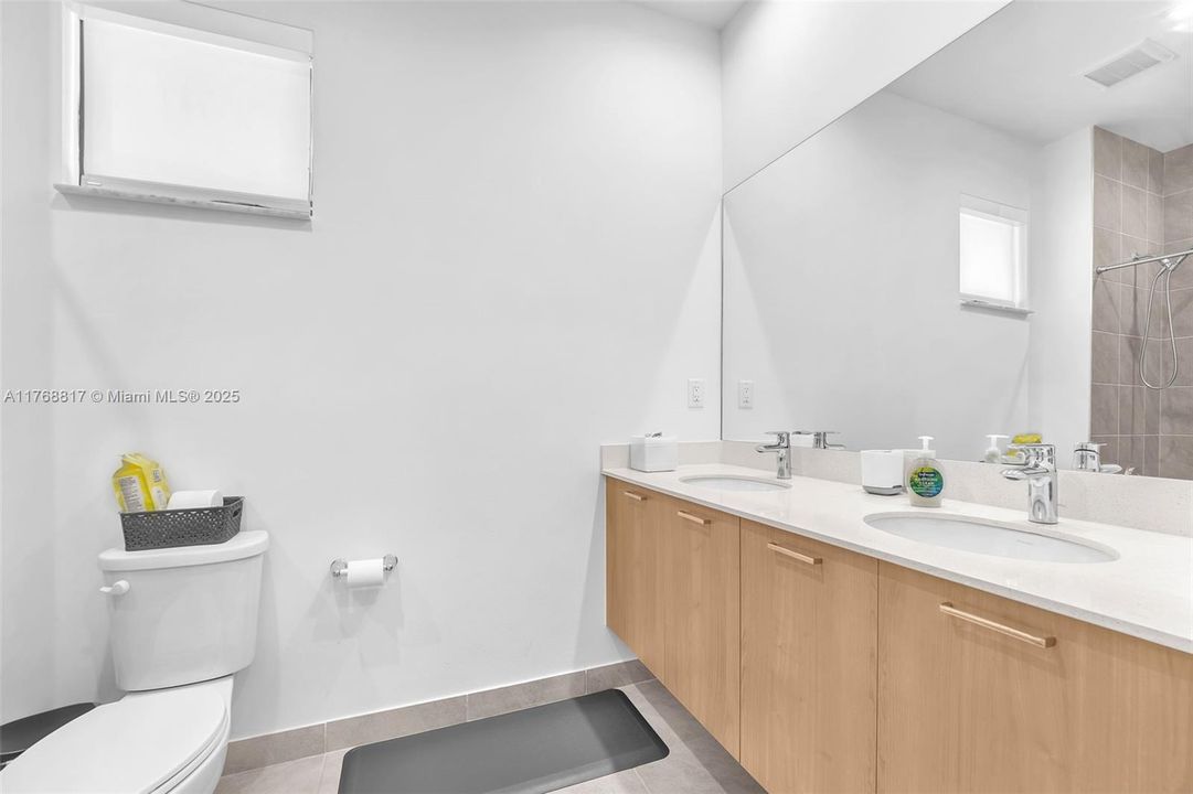 Recently Rented: $5,000 (4 beds, 3 baths, 2158 Square Feet)