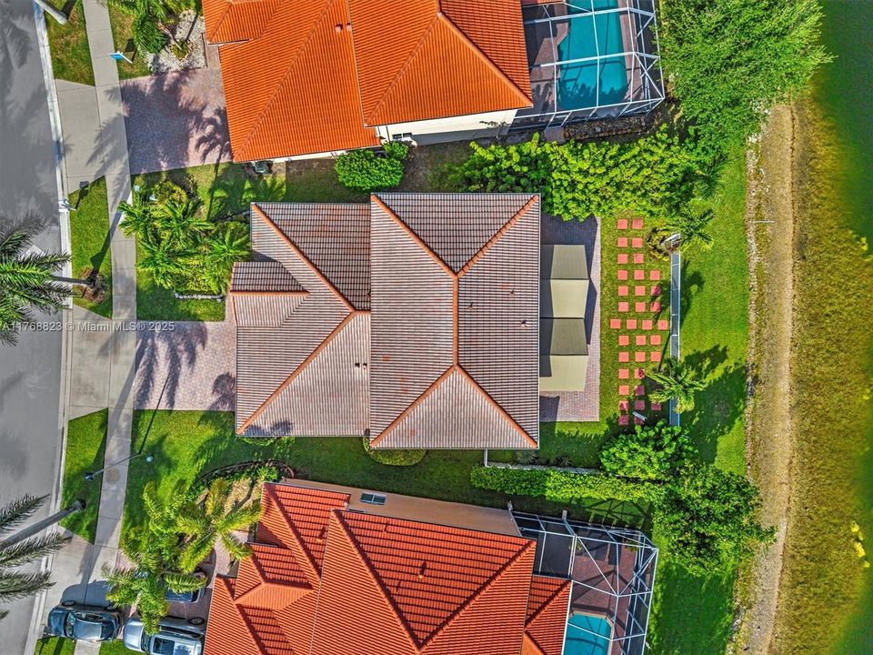 Недавно продано: $760,000 (4 спален, 3 ванн, 2458 Квадратных фут)