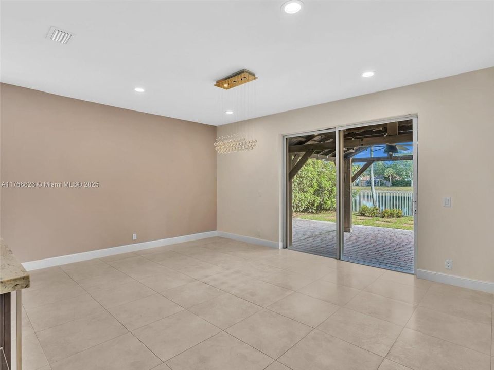 Недавно продано: $760,000 (4 спален, 3 ванн, 2458 Квадратных фут)