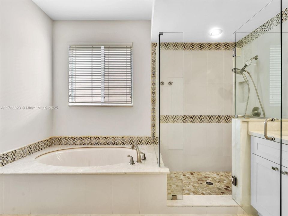 Недавно продано: $760,000 (4 спален, 3 ванн, 2458 Квадратных фут)