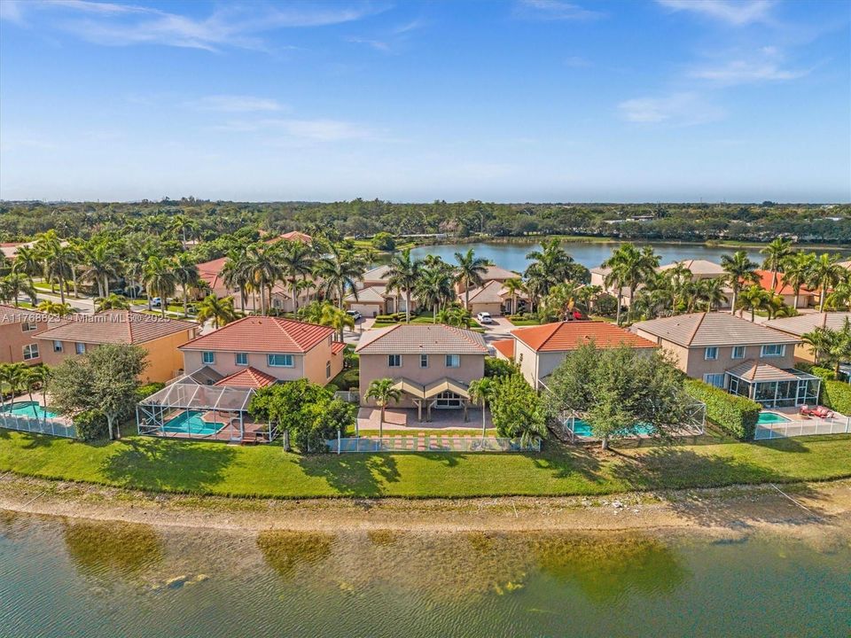 Недавно продано: $760,000 (4 спален, 3 ванн, 2458 Квадратных фут)