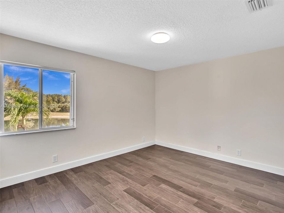 Недавно продано: $760,000 (4 спален, 3 ванн, 2458 Квадратных фут)