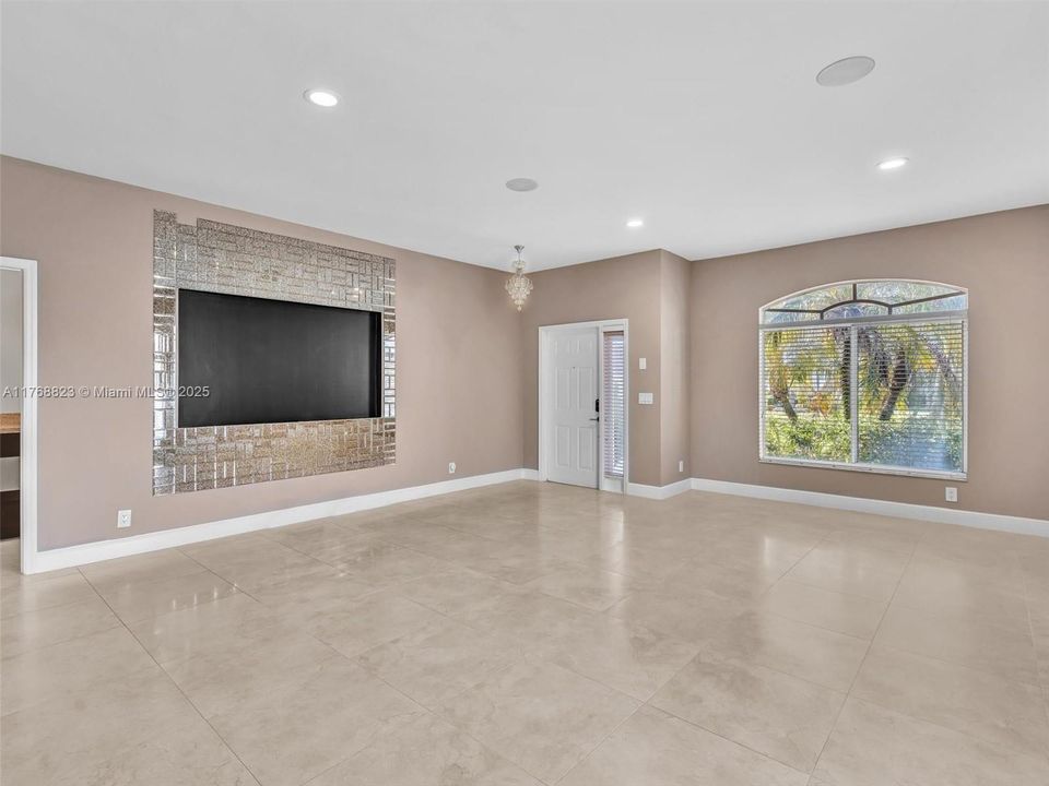 Недавно продано: $760,000 (4 спален, 3 ванн, 2458 Квадратных фут)