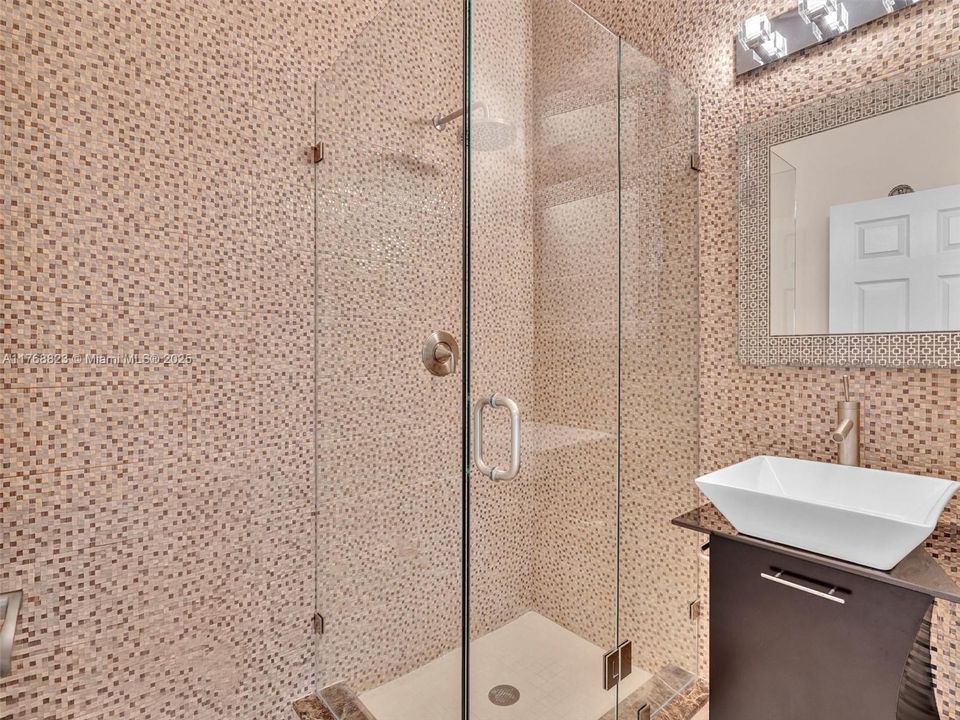 Недавно продано: $760,000 (4 спален, 3 ванн, 2458 Квадратных фут)