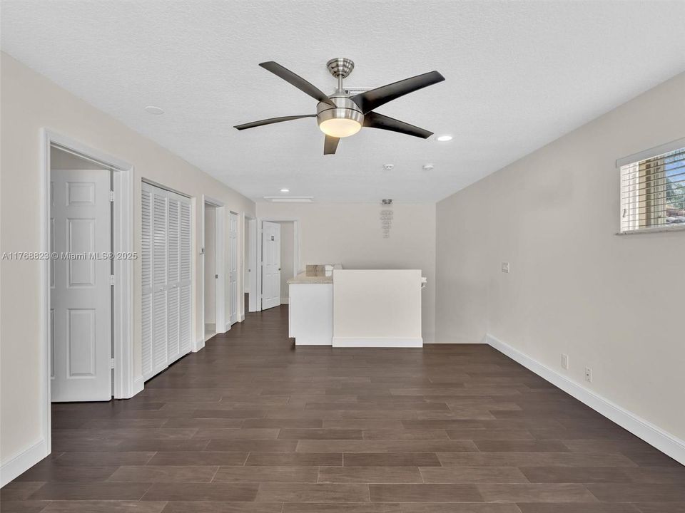 Недавно продано: $760,000 (4 спален, 3 ванн, 2458 Квадратных фут)