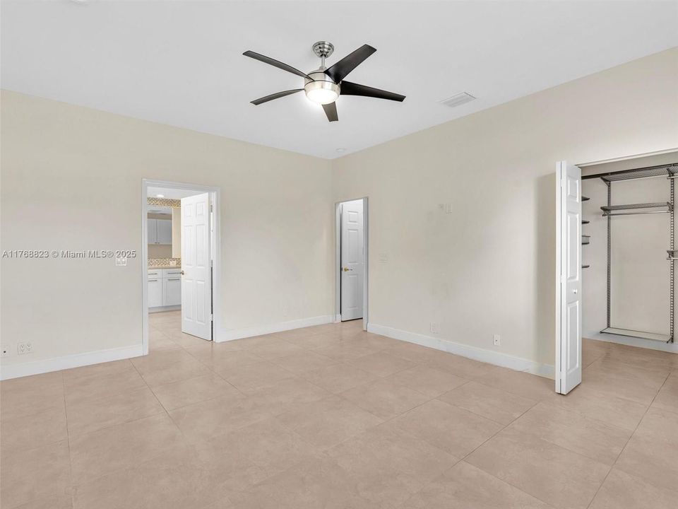 Недавно продано: $760,000 (4 спален, 3 ванн, 2458 Квадратных фут)