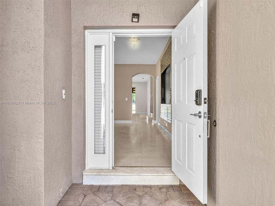 Недавно продано: $760,000 (4 спален, 3 ванн, 2458 Квадратных фут)