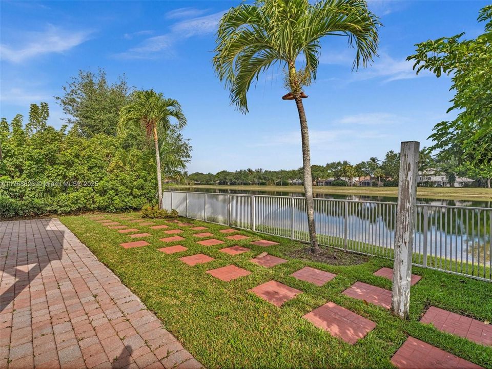 Недавно продано: $760,000 (4 спален, 3 ванн, 2458 Квадратных фут)