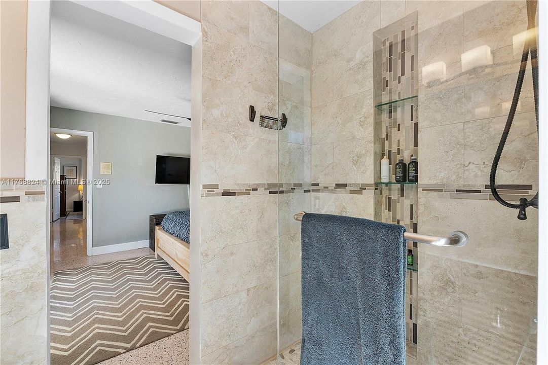 Vendido Recientemente: $669,000 (3 camas, 2 baños, 1341 Pies cuadrados)