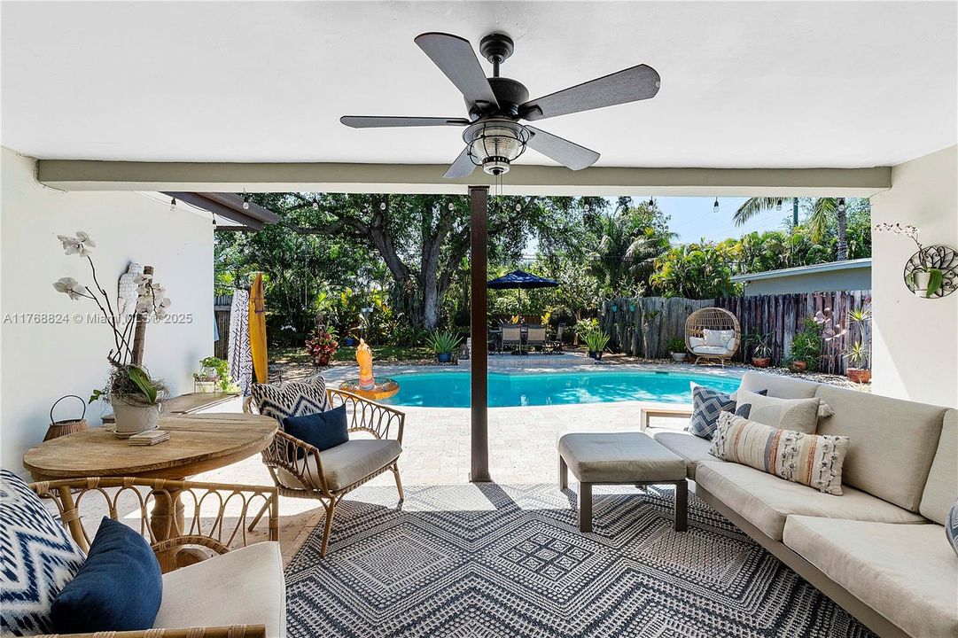 Vendido Recientemente: $669,000 (3 camas, 2 baños, 1341 Pies cuadrados)