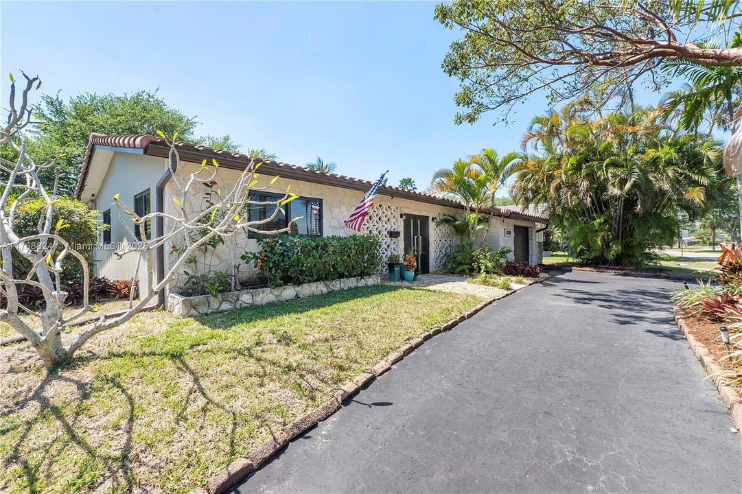 Vendido Recientemente: $669,000 (3 camas, 2 baños, 1341 Pies cuadrados)