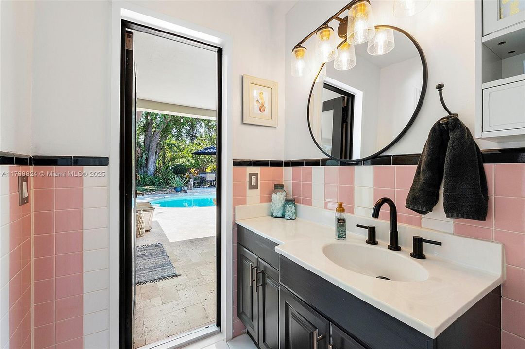 Vendido Recientemente: $669,000 (3 camas, 2 baños, 1341 Pies cuadrados)