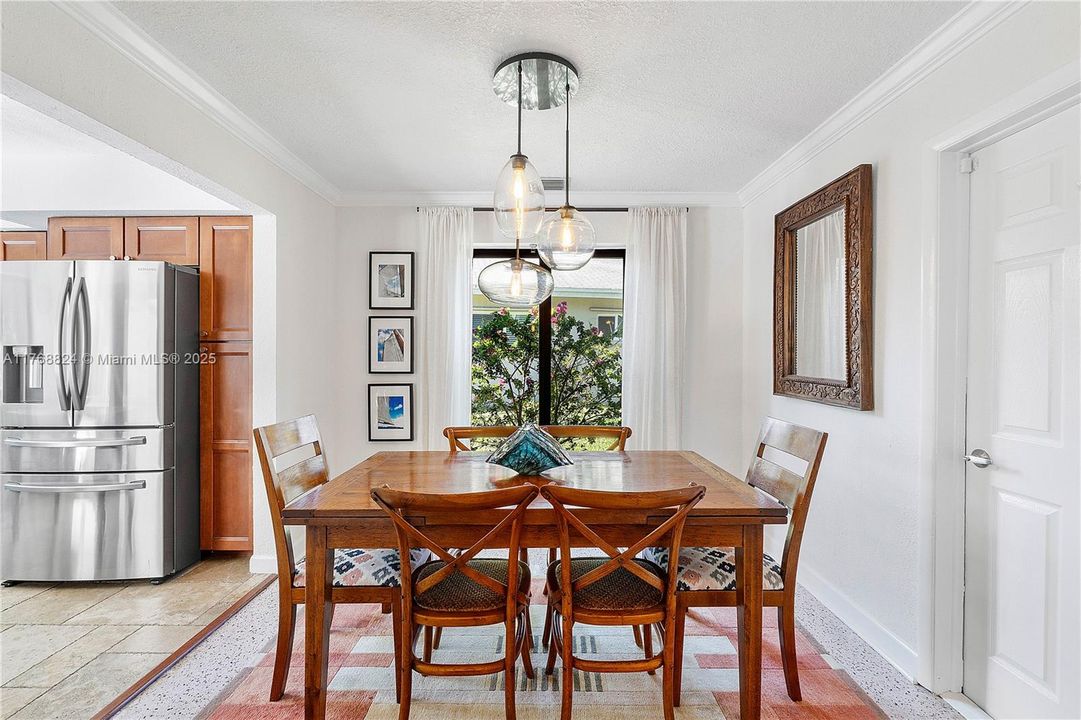 Vendido Recientemente: $669,000 (3 camas, 2 baños, 1341 Pies cuadrados)