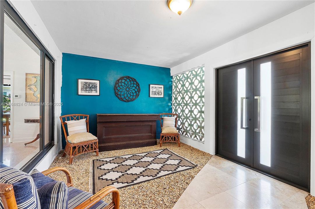 Vendido Recientemente: $669,000 (3 camas, 2 baños, 1341 Pies cuadrados)