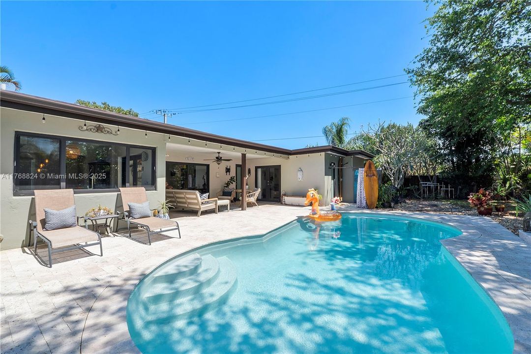 Vendido Recientemente: $669,000 (3 camas, 2 baños, 1341 Pies cuadrados)