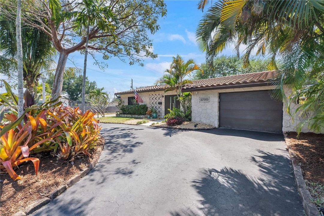 Vendido Recientemente: $669,000 (3 camas, 2 baños, 1341 Pies cuadrados)