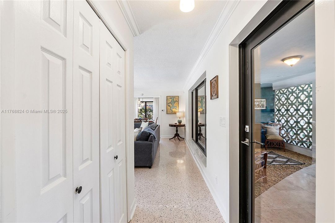 Vendido Recientemente: $669,000 (3 camas, 2 baños, 1341 Pies cuadrados)