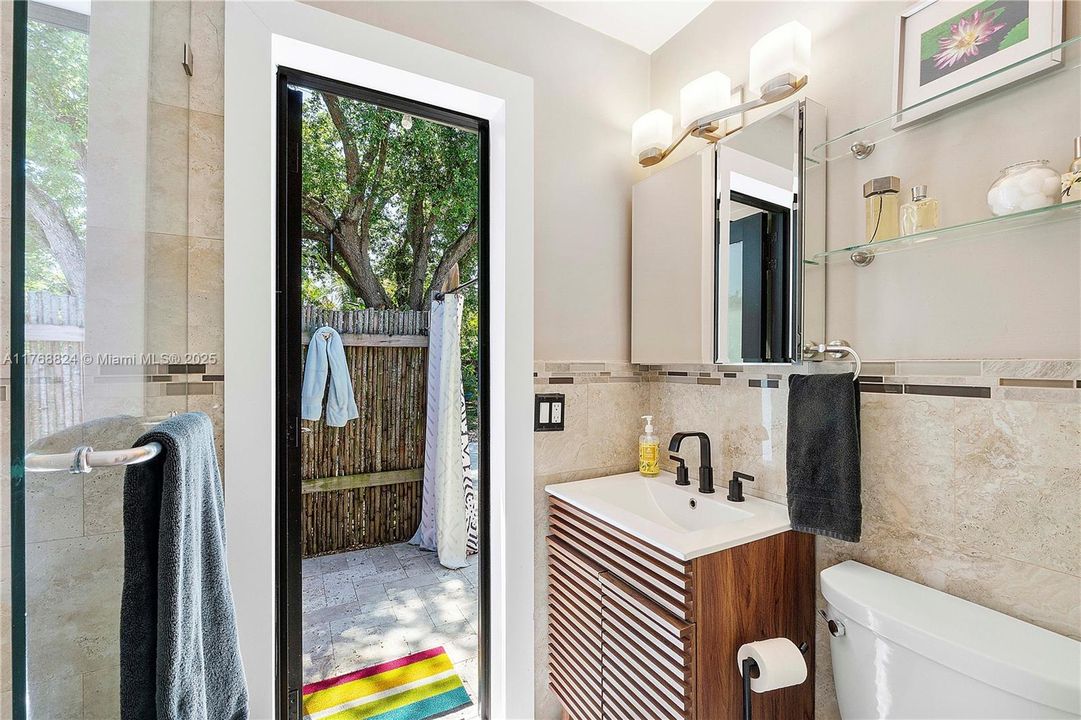 Vendido Recientemente: $669,000 (3 camas, 2 baños, 1341 Pies cuadrados)