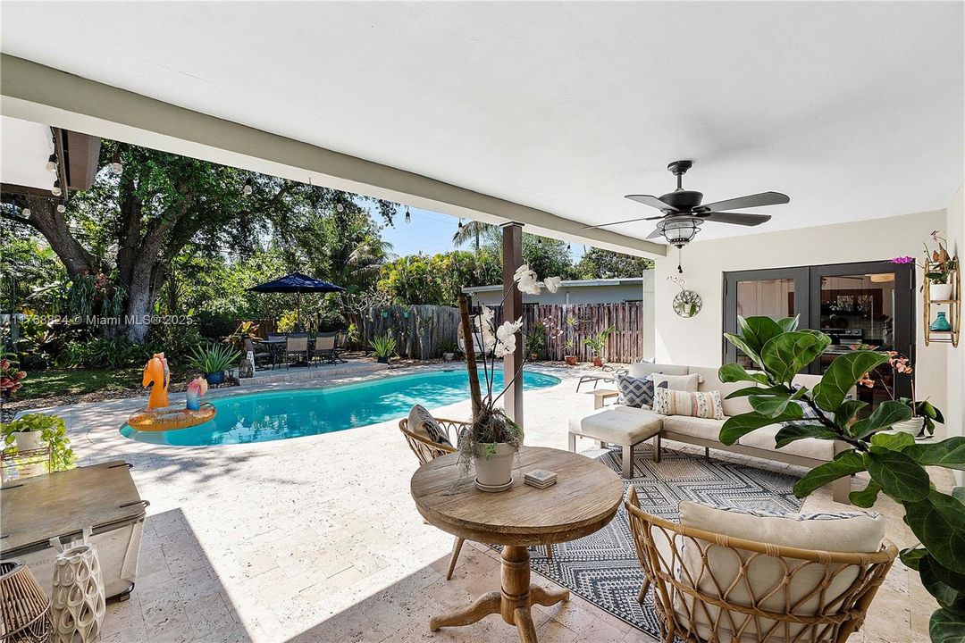 Vendido Recientemente: $669,000 (3 camas, 2 baños, 1341 Pies cuadrados)