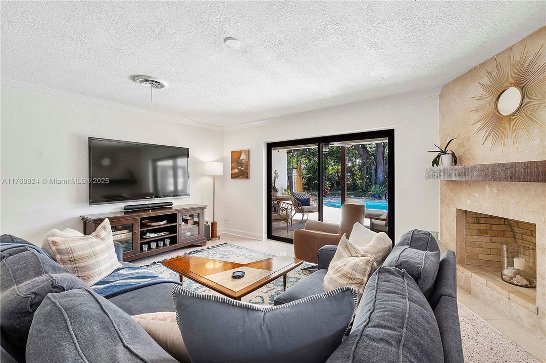 Vendido Recientemente: $669,000 (3 camas, 2 baños, 1341 Pies cuadrados)