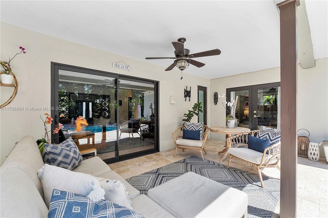 Vendido Recientemente: $669,000 (3 camas, 2 baños, 1341 Pies cuadrados)