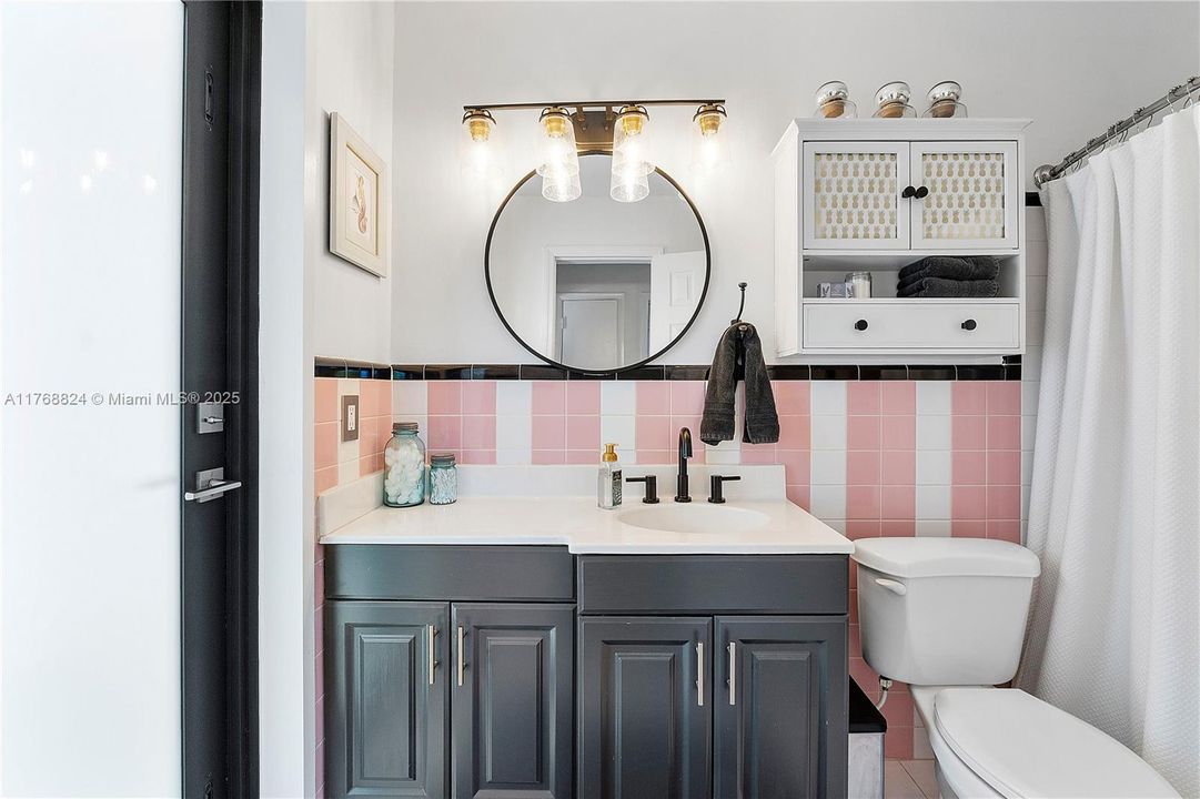 Vendido Recientemente: $669,000 (3 camas, 2 baños, 1341 Pies cuadrados)