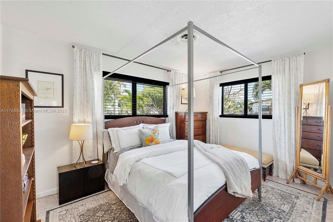 Vendido Recientemente: $669,000 (3 camas, 2 baños, 1341 Pies cuadrados)