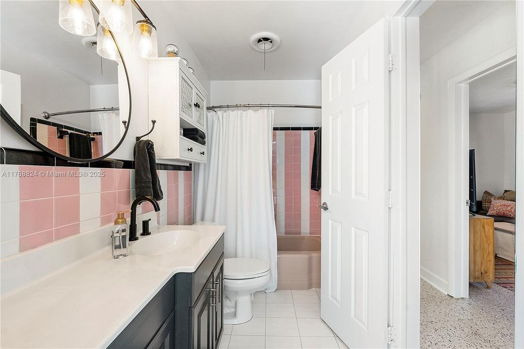 Vendido Recientemente: $669,000 (3 camas, 2 baños, 1341 Pies cuadrados)