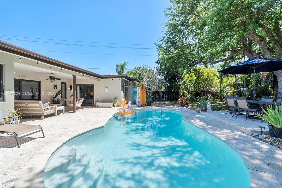 Vendido Recientemente: $669,000 (3 camas, 2 baños, 1341 Pies cuadrados)