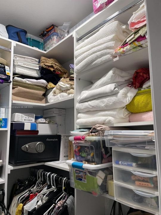 最近售出: $685,000 (0 贝兹, 0 浴室, 2400 平方英尺)