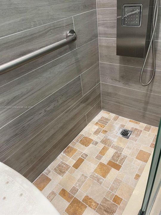 最近售出: $685,000 (0 贝兹, 0 浴室, 2400 平方英尺)