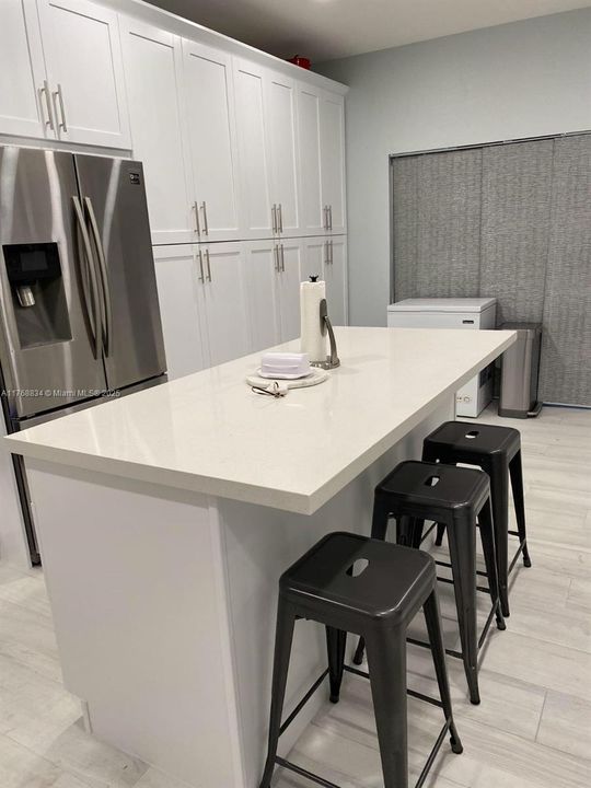 最近售出: $685,000 (0 贝兹, 0 浴室, 2400 平方英尺)