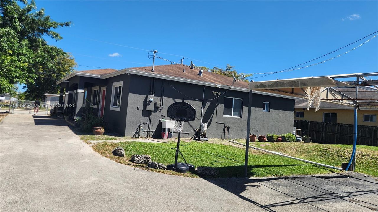 最近售出: $685,000 (0 贝兹, 0 浴室, 2400 平方英尺)