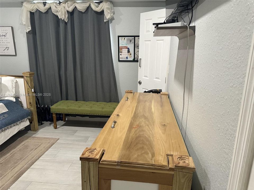 最近售出: $685,000 (0 贝兹, 0 浴室, 2400 平方英尺)