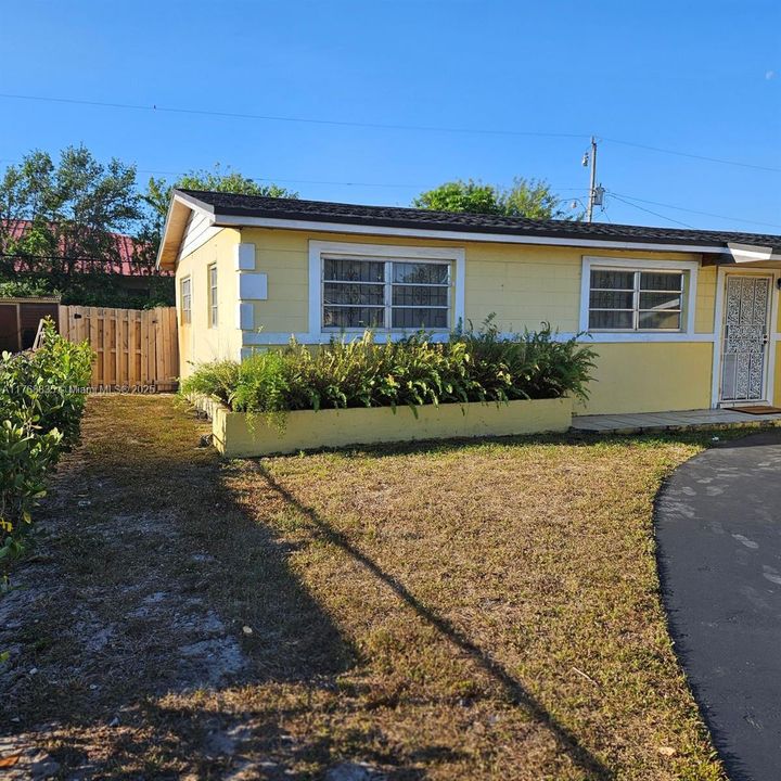 Recientemente alquilado: $3,800 (4 camas, 2 baños, 1532 Pies cuadrados)