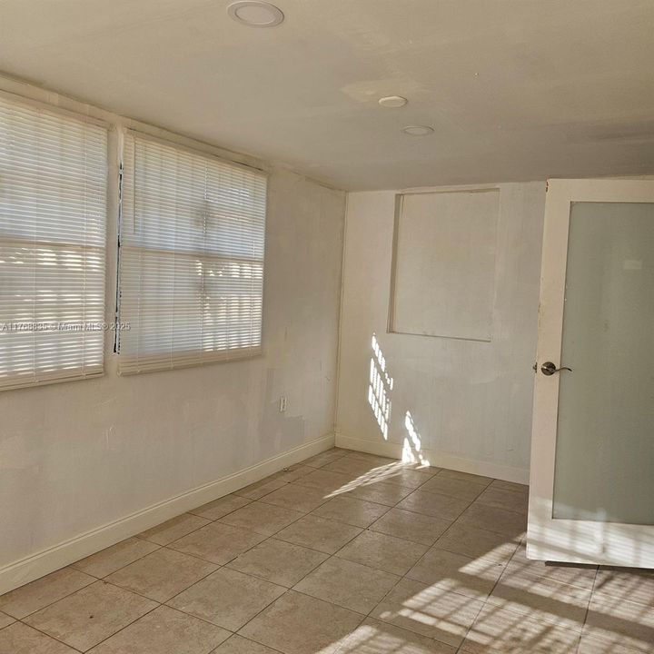 Recientemente alquilado: $3,800 (4 camas, 2 baños, 1532 Pies cuadrados)