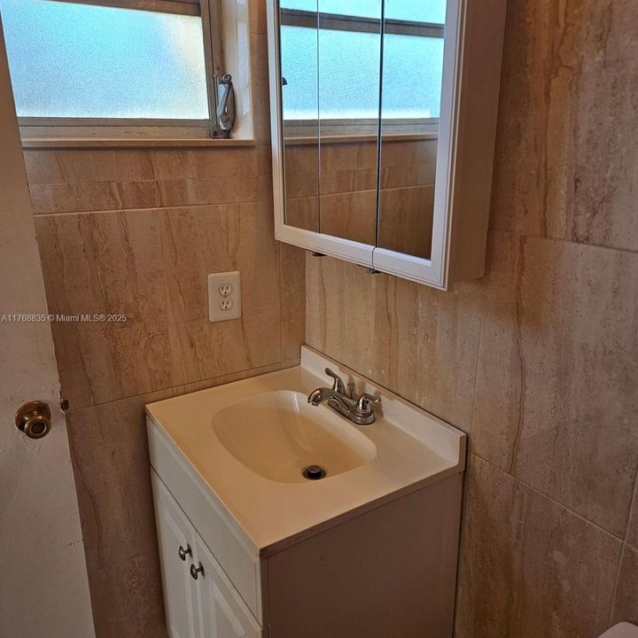 Recientemente alquilado: $3,800 (4 camas, 2 baños, 1532 Pies cuadrados)