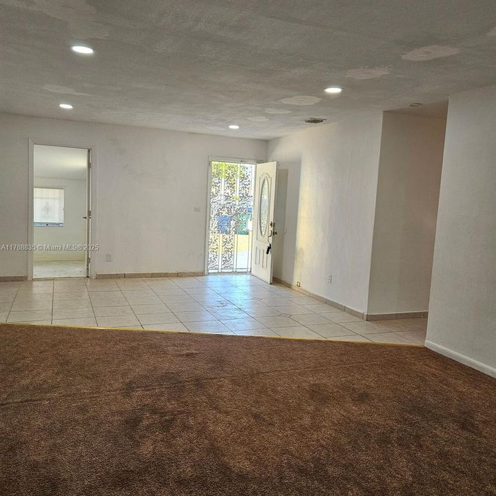 Recientemente alquilado: $3,800 (4 camas, 2 baños, 1532 Pies cuadrados)