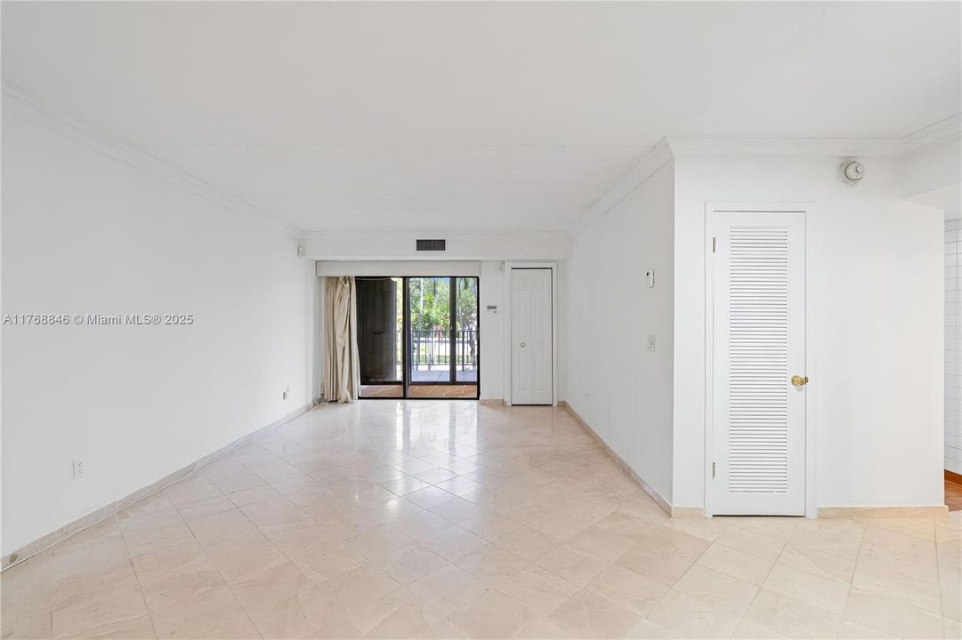 待售: $419,900 (1 贝兹, 1 浴室, 744 平方英尺)