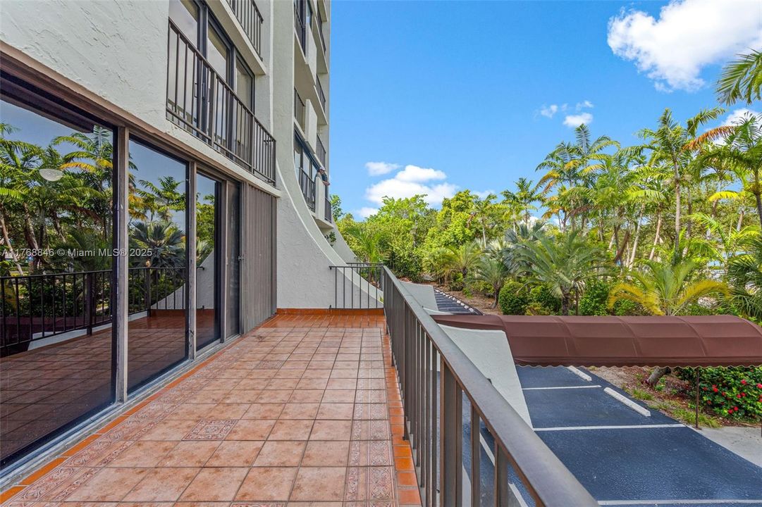 待售: $419,900 (1 贝兹, 1 浴室, 744 平方英尺)