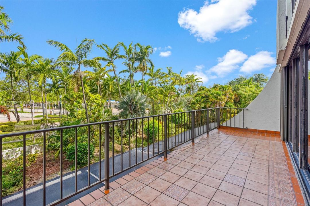 待售: $419,900 (1 贝兹, 1 浴室, 744 平方英尺)