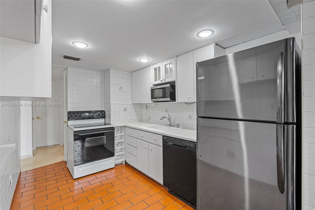 待售: $419,900 (1 贝兹, 1 浴室, 744 平方英尺)