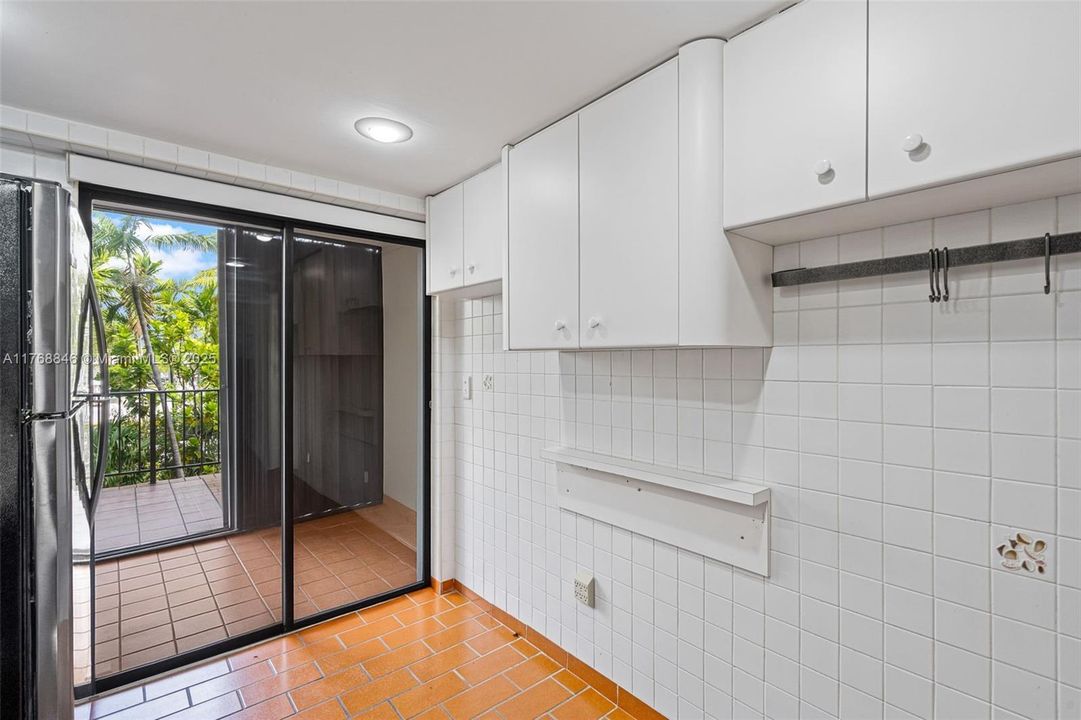 待售: $419,900 (1 贝兹, 1 浴室, 744 平方英尺)