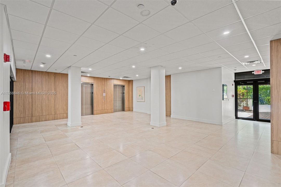 待售: $419,900 (1 贝兹, 1 浴室, 744 平方英尺)