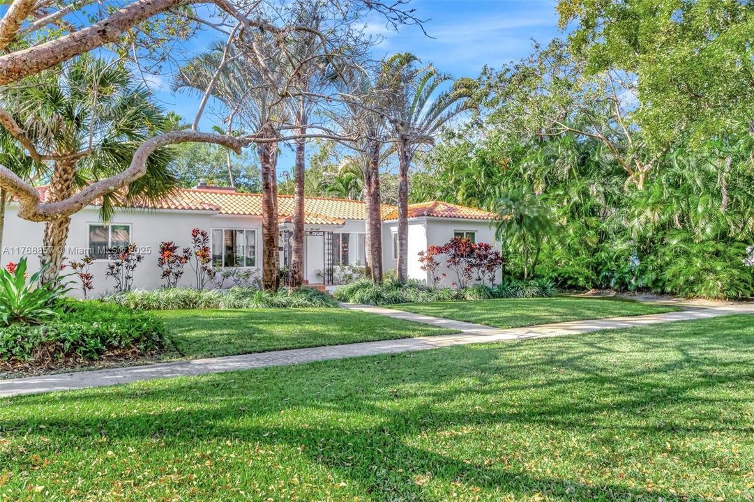 Vendido Recientemente: $1,195,000 (3 camas, 2 baños, 1556 Pies cuadrados)