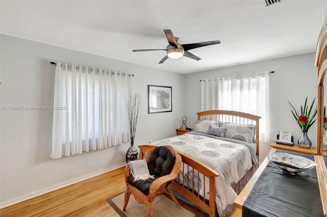 Vendido Recientemente: $1,195,000 (3 camas, 2 baños, 1556 Pies cuadrados)